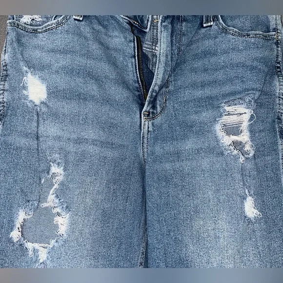 Hollister Ultra High-Rise Mom Jeans - Picture 3 of 9